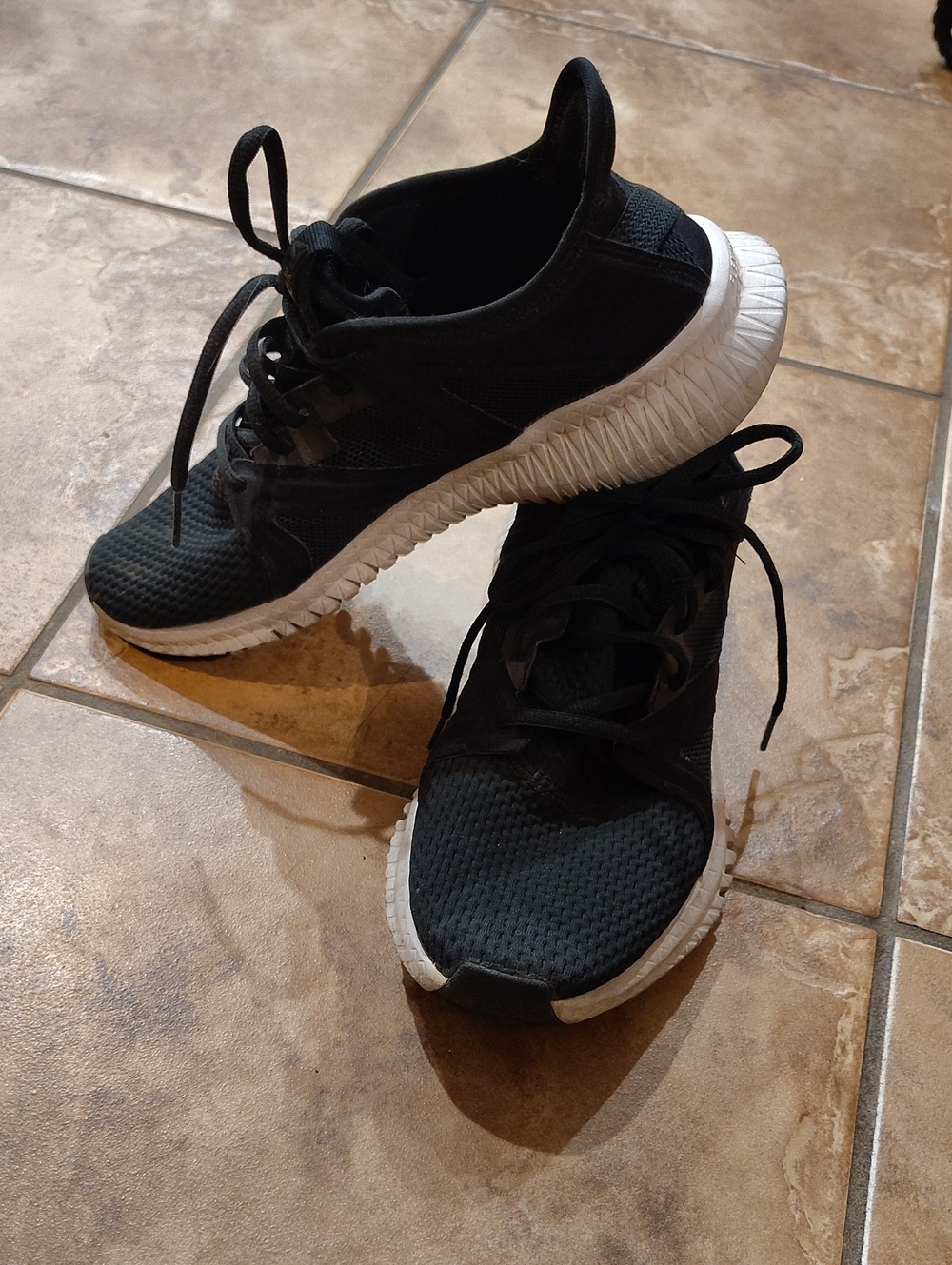 Men's Lightweight Black Athletic Sneakers with White Sole